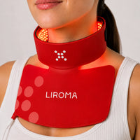Vrouw draagt de Liroma LED band voor hals en decollete