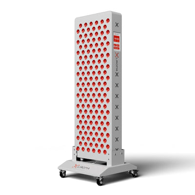 Liroma PrimeFORCE Advanced Gen5 rood licht therapie paneel rechtop op een verrijdbare vloerstandaard